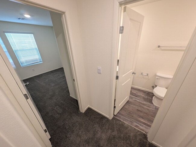 Building Photo - 5009 Hunter Mesa Ave