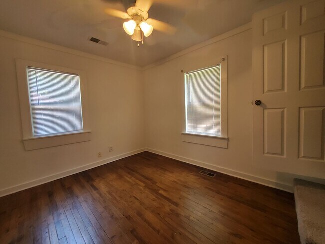 Building Photo - 2577 Eastwood Dr