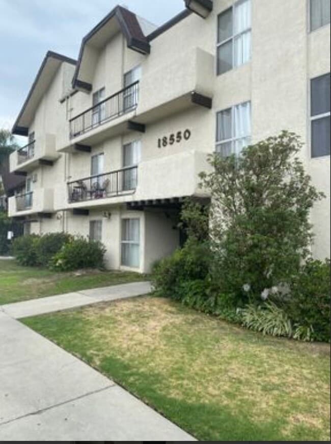 Building Photo - Beautiful One Bedroom