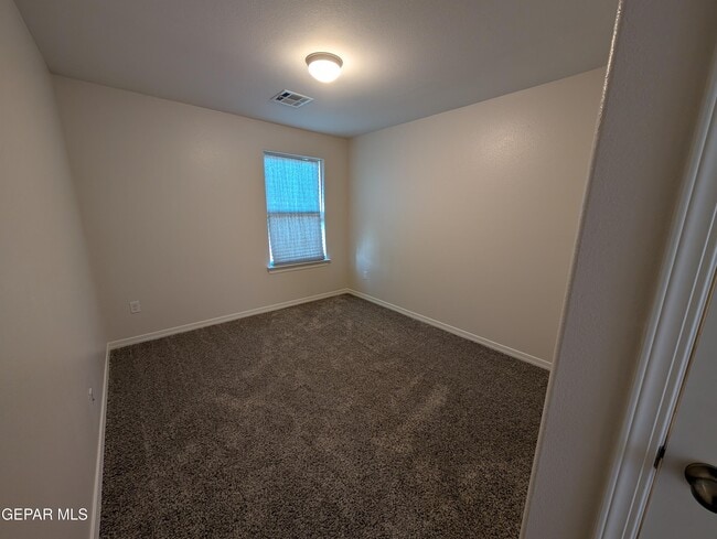 Building Photo - 517 La Entrada Cir