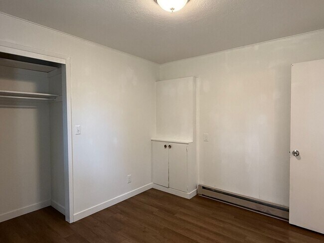 Building Photo - 2 Bedroom 1 Bath 1500 Sq/Ft home on Acreage in Medical Lake with 3 Car Garage & Out Building