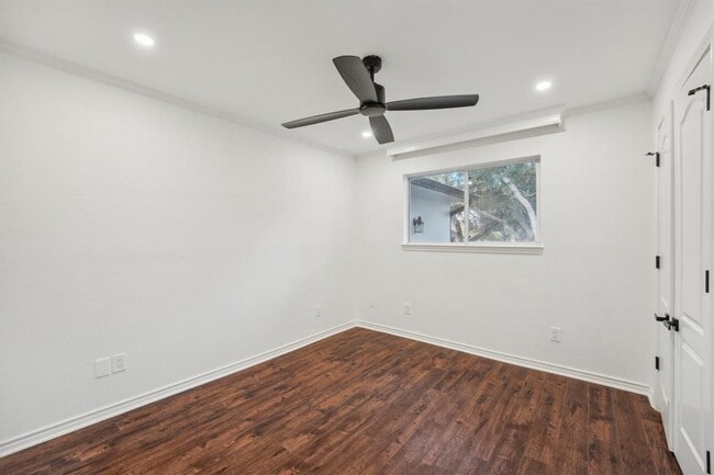 Building Photo - 1739 Starwood Dr