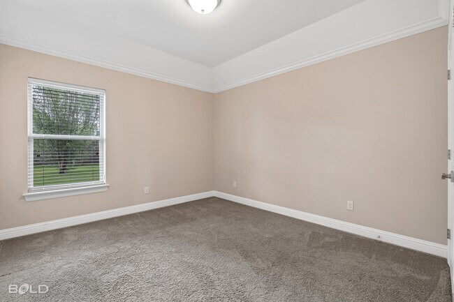 Building Photo - 619 Labarre Ln