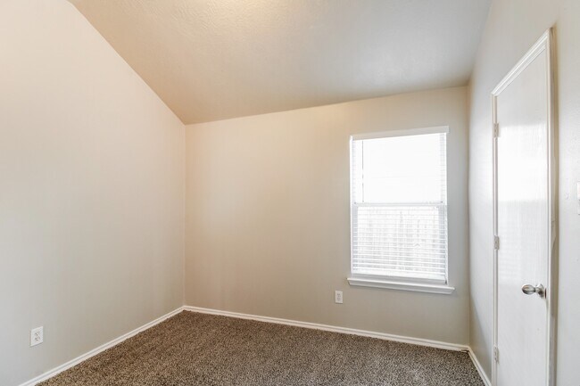 Building Photo - 21554 Kings Bend Dr
