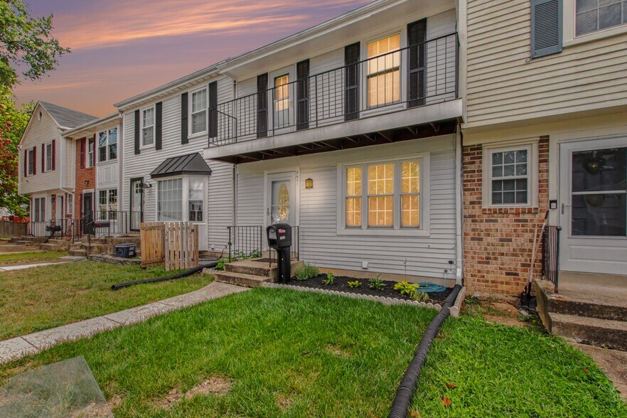 Side view at dusk - 8481 Snowden Oaks Pl