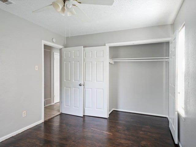 Building Photo - 830 E Linda Dr