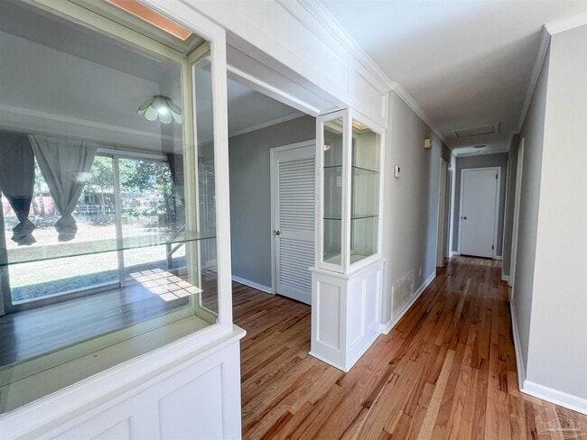 Building Photo - 3730 Forest Glen Dr