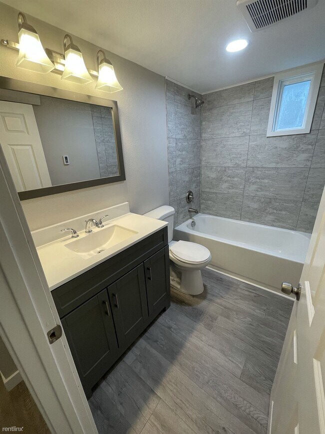 Building Photo - 3 br, 1 bath Duplex - 1104 Sidney Avenue