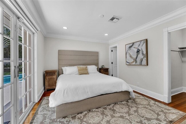 Building Photo - 2840 NE 26th Ct