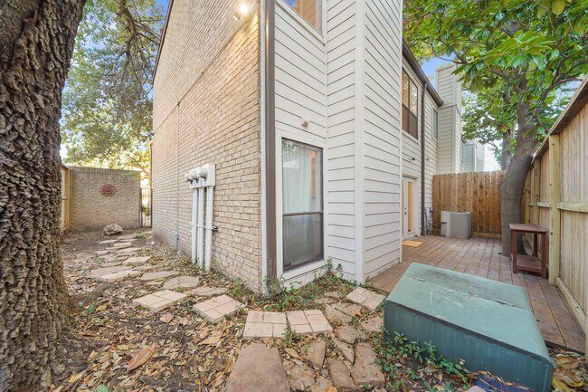Building Photo - 2555 Bering Dr