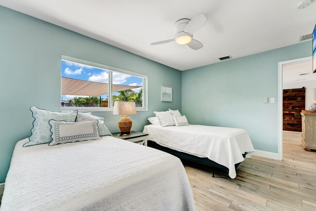 Building Photo - 2291 SE 15th St