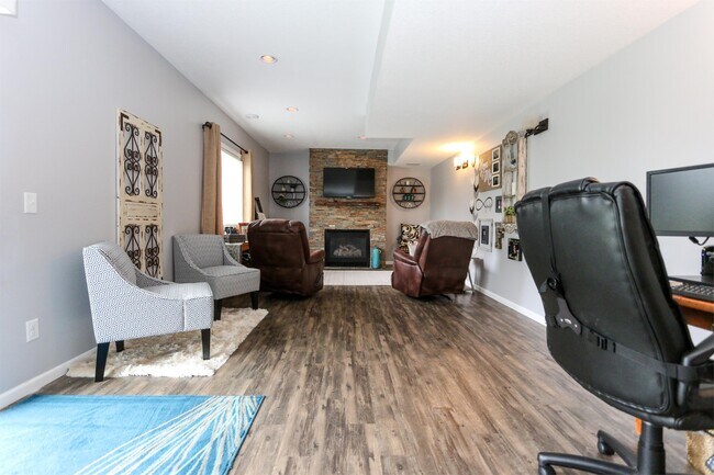 Building Photo - 1715 Fox Run