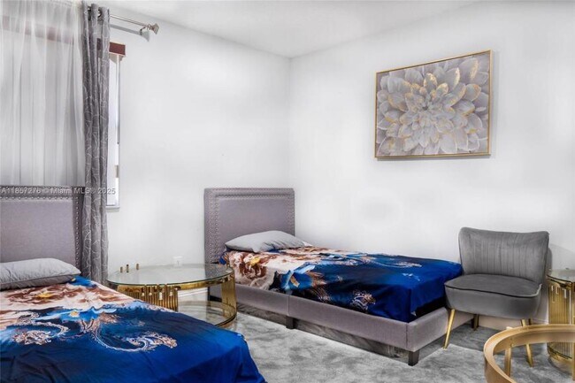 Building Photo - 2 bedroom in Miami FL 33179