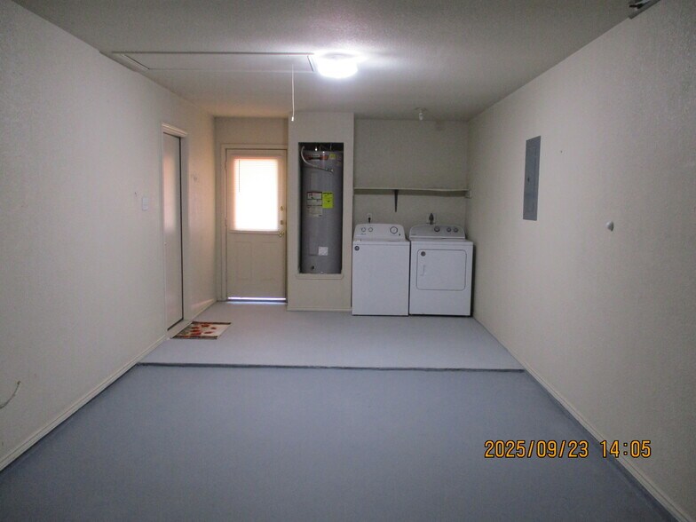 Building Photo - 163 Armadillo Ln