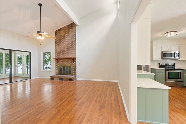 Building Photo - 3 Bedroom Contemporary Carolina Trace Home...