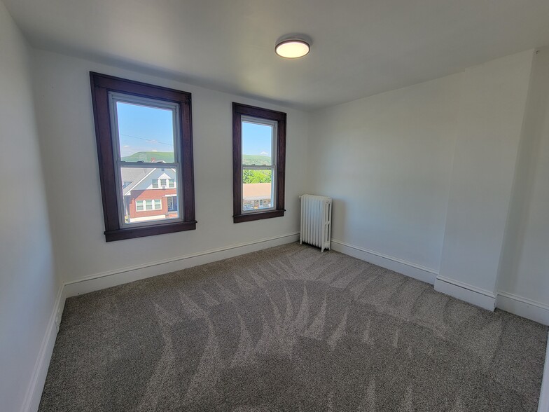Building Photo - 632 Hill Top Dr