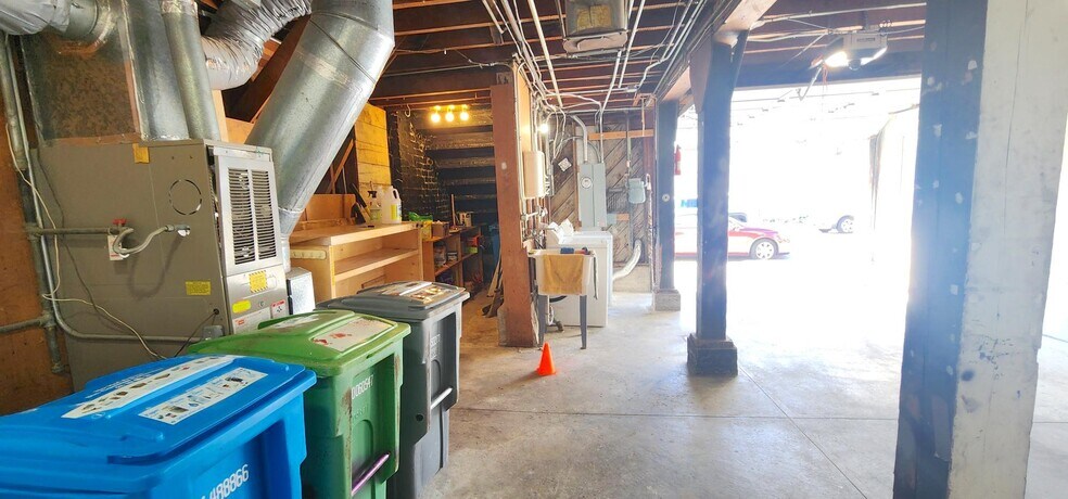 Garage with Washer/Dryer - 245 Concord St