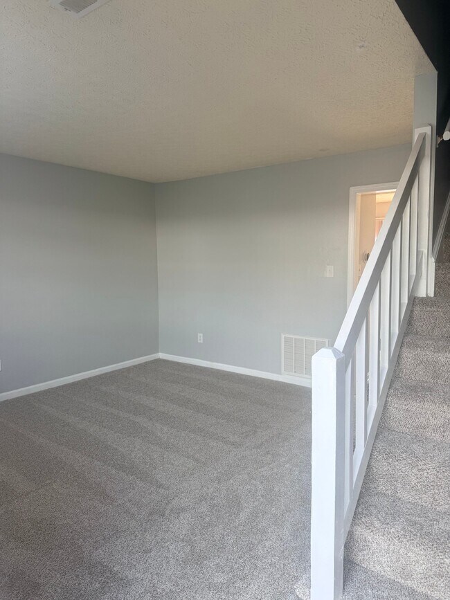 Building Photo - 16 Duiguid Dr