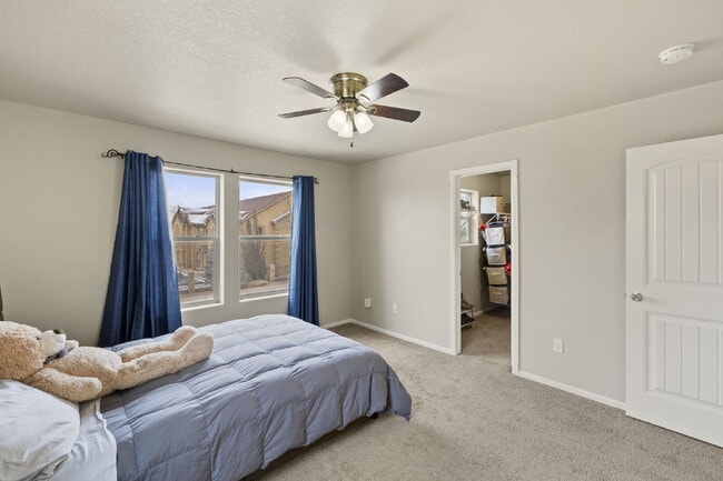 Building Photo - "Beautiful Townhome 3-Bedroom  2.5 Baths no carpet home, just 7 minutes from Fort Carson!"
