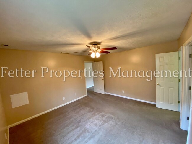 Building Photo - 3 Bedroom East Side Home!