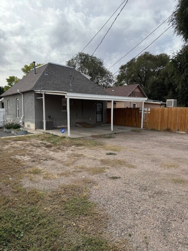 Building Photo - ALL PROSPECTIVE TENANTS MUST SUBMIT A $58 NON-REFUNDABLE APPLICATION FEE PER APPLICANT ONLINE AND...