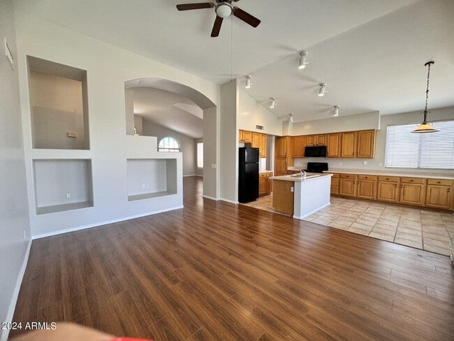 Building Photo - 1795 W Canary Way