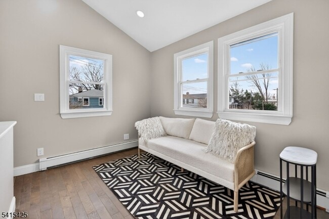 Building Photo - 21 Lombardy Pl