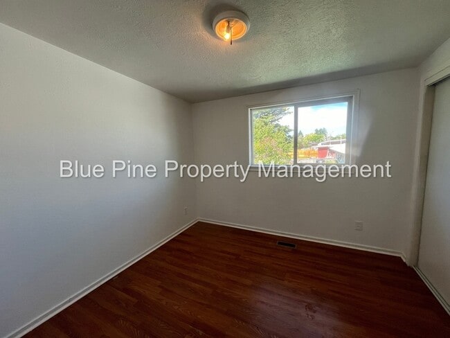 Building Photo - 2206 Wahlquist Dr