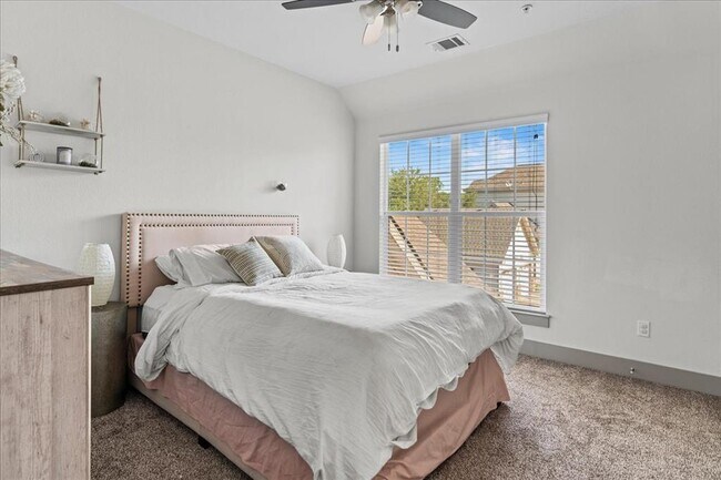 Building Photo - 12185 Chelsea Glen Pl