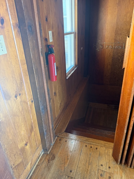 Building Photo - 1344 E College Ave