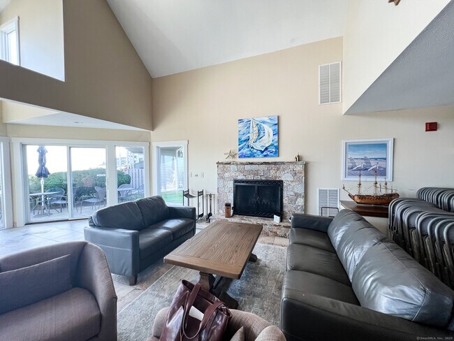 Building Photo - 83 Sandpiper Crescent