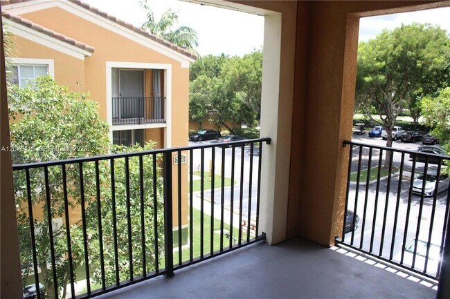 Building Photo - 2400 E Preserve Way