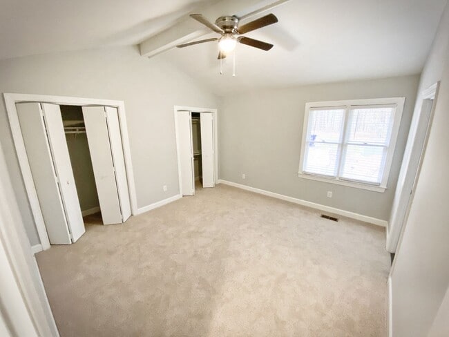 Building Photo - Beautifully Renovated 2 Bedroom 2 Bath in ...
