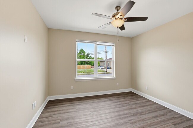 Building Photo - 705 Woodmore Ln