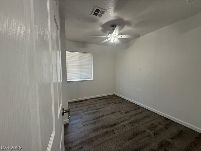 Building Photo - 6208 Ilanos Ln