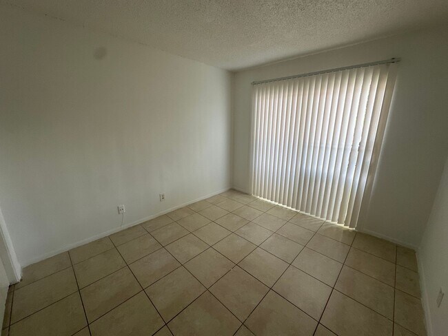 Building Photo - 7827 NW 39th Ct