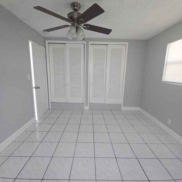 bedroom - 5921 NE 18th Ave