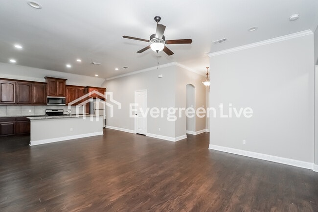 Building Photo - 612 E Parks Ave