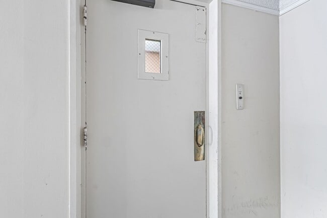 Building Photo - Top-Floor Corner Condo Near Downtown Palo ...