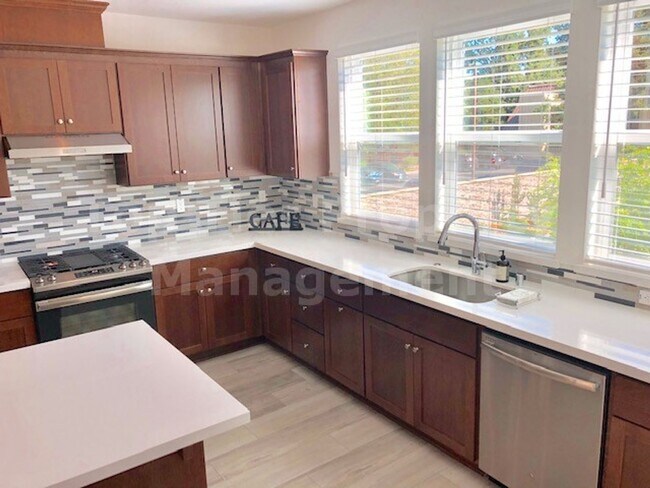 Building Photo - Beautiful tri-level 3 Bd/2.5 Ba, 2000 sf single-family house in Pleasant Hill available December ...