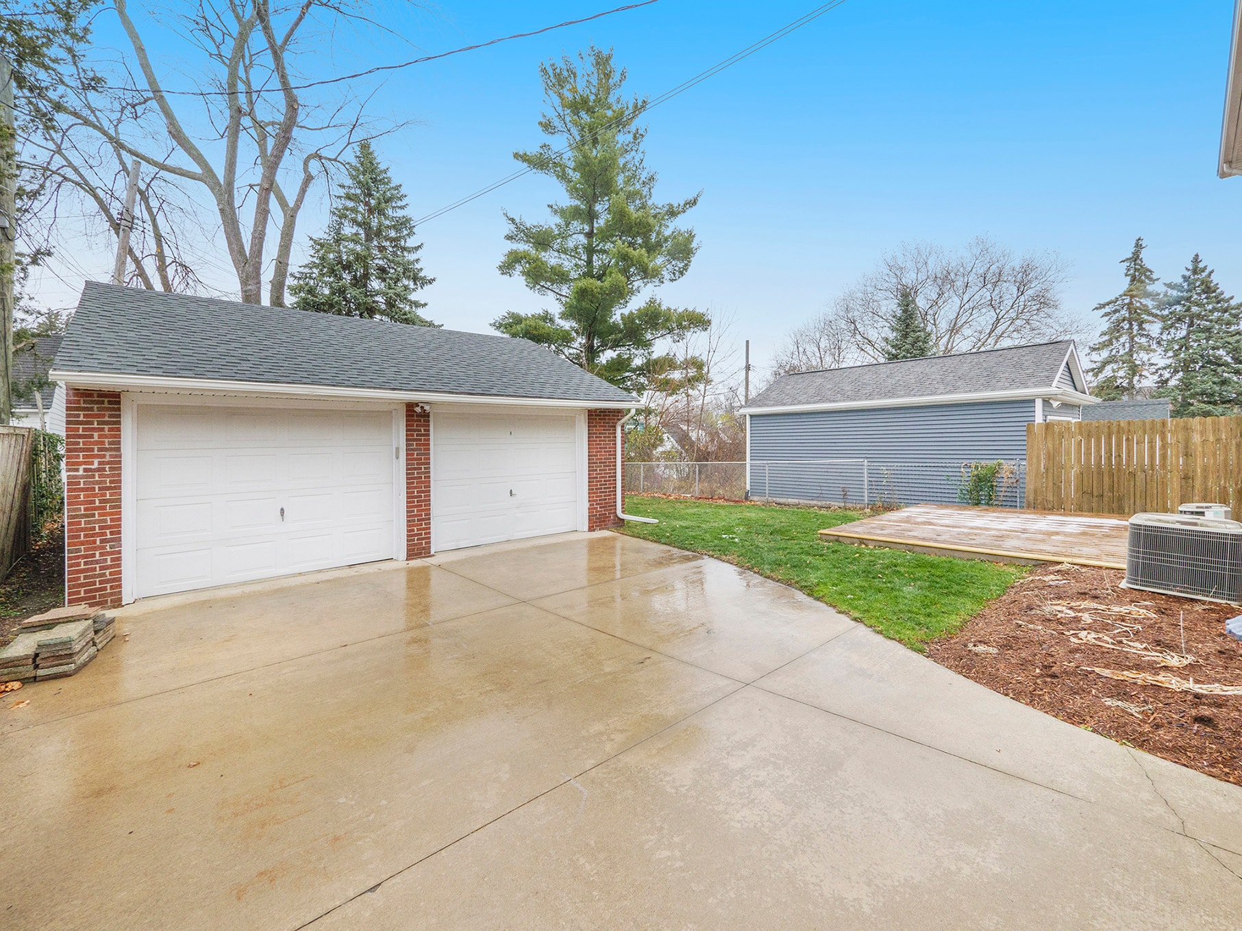 Rear detached garage - 516 Berkley Ave
