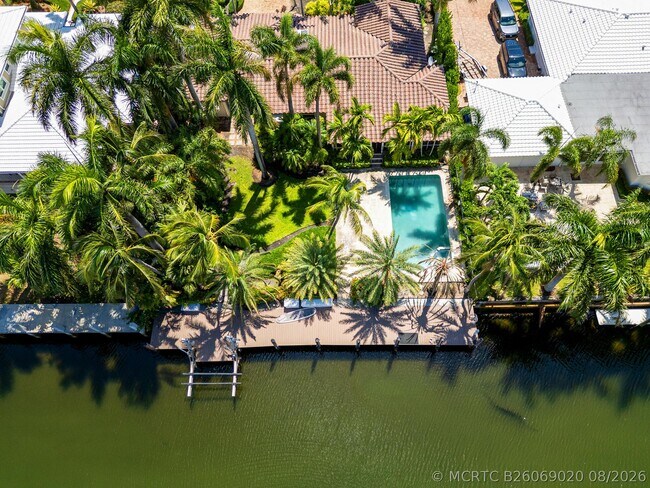 Building Photo - 627 Solar Isle Dr
