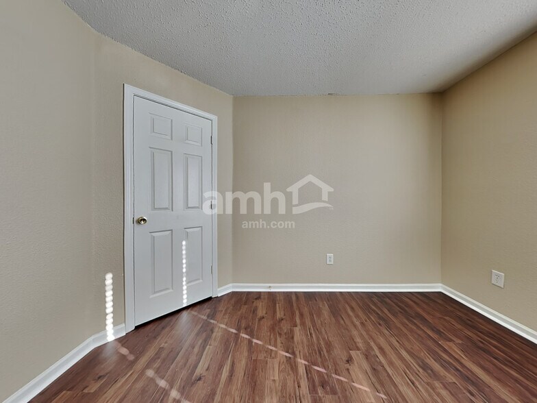 Building Photo - 8149 Whitham Dr