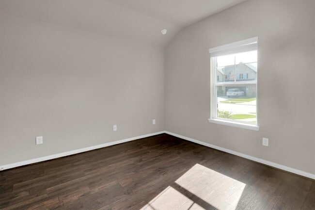 Building Photo - 2421 Bear Crk Dr