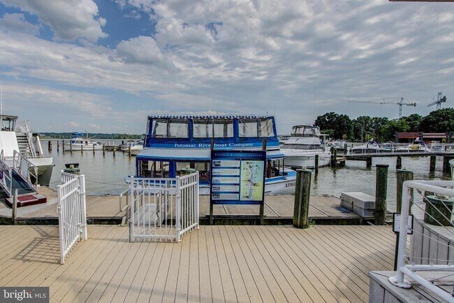 Building Photo - 906 S Washington St