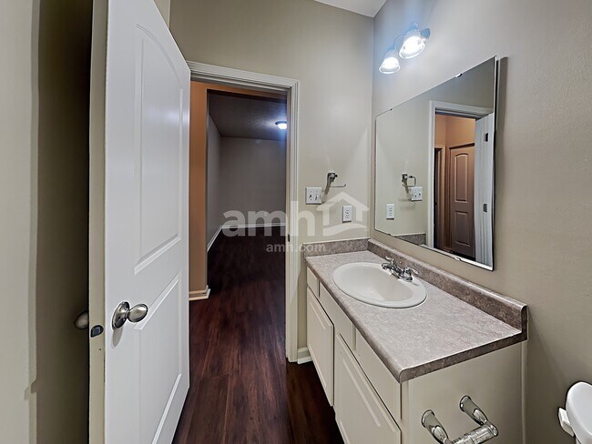 Building Photo - 15476 Old Pond Cir