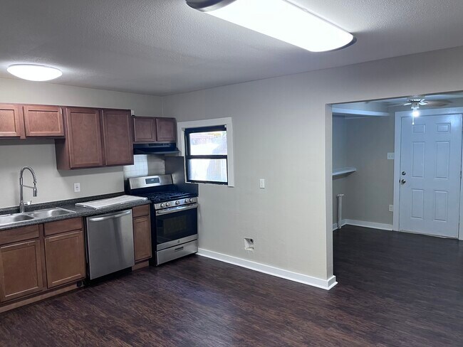 Building Photo - 3113 Babin Dr