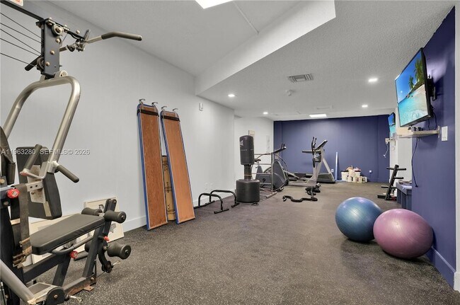 Building Photo - 16558 NE 26th Ave