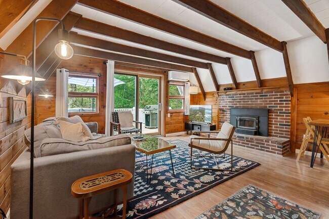 Building Photo - 51 Lake Pines Cir