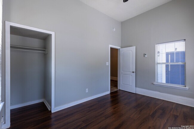 Building Photo - 415 Denver Blvd